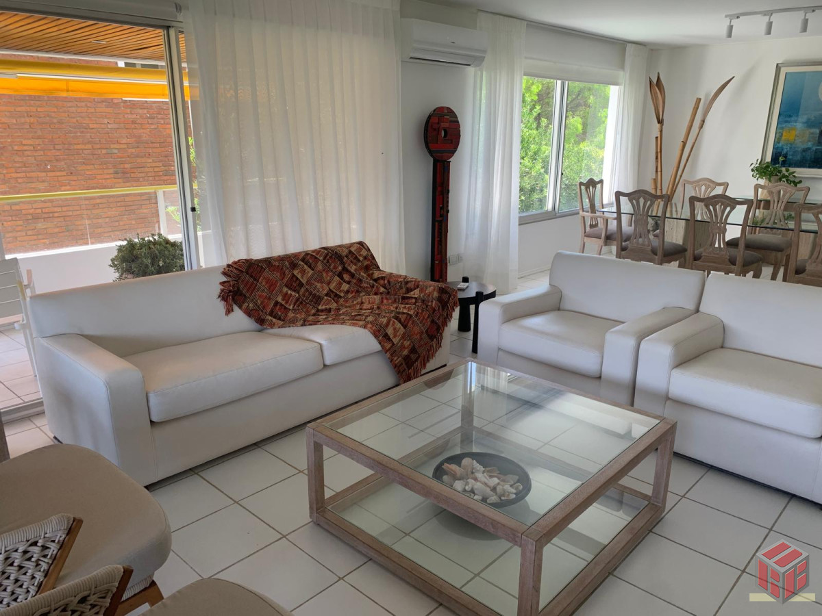 Apartamento ID.8956 - Sobre playa mansa , primeras paradas 