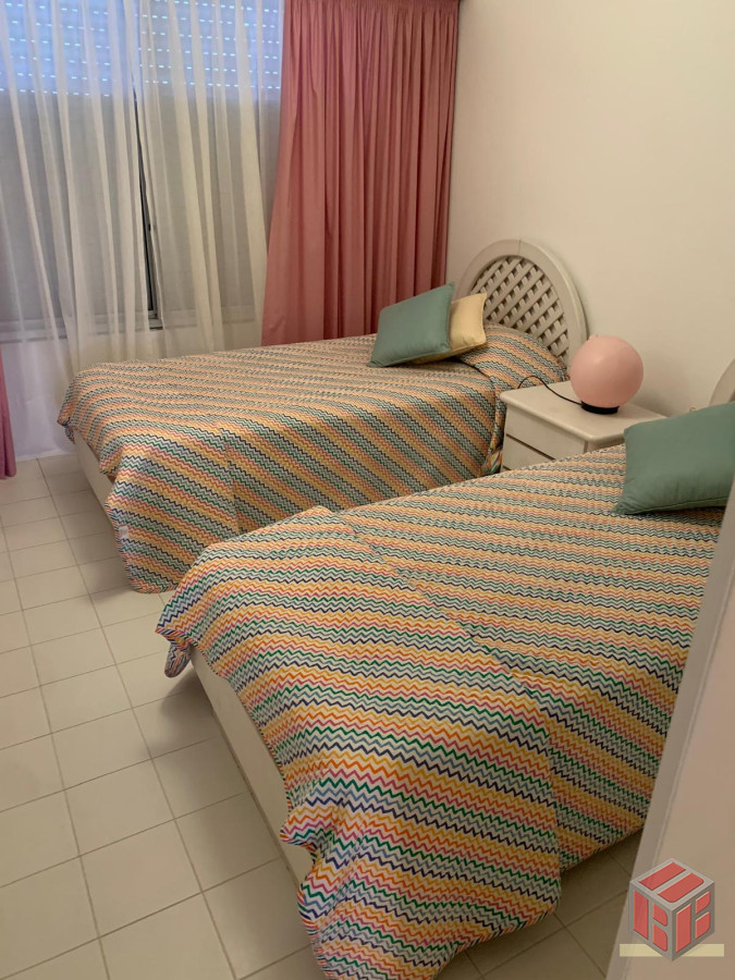 Apartamento ID.8983 - Generoso departamento con vista y muy buena ubicacion sobre playa mansa