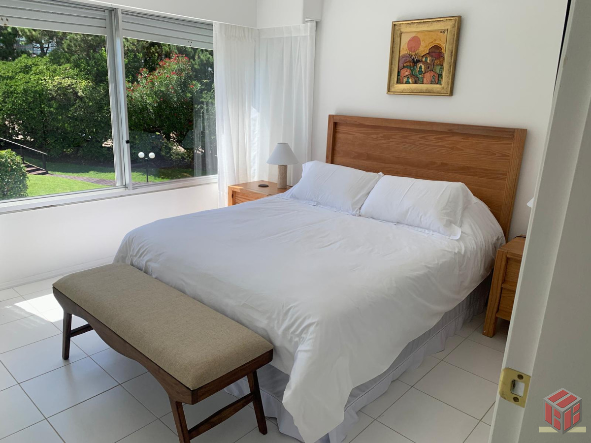 Apartamento ID.8956 - Sobre playa mansa , primeras paradas 
