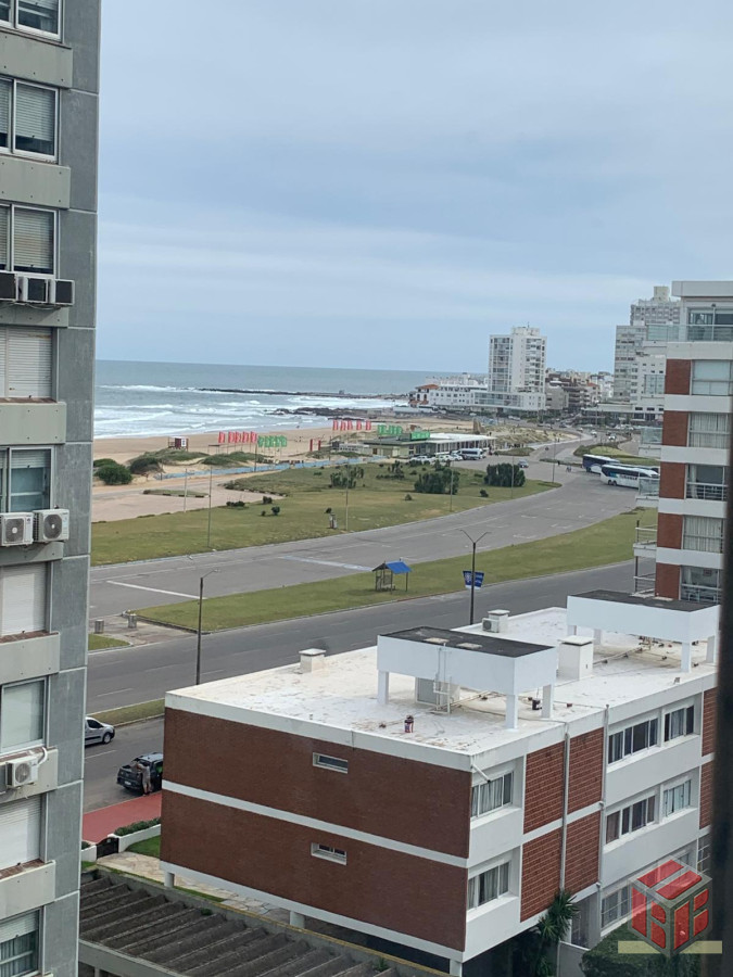 Apartamento ID.8907 - torre de categoria , apto a reciclar