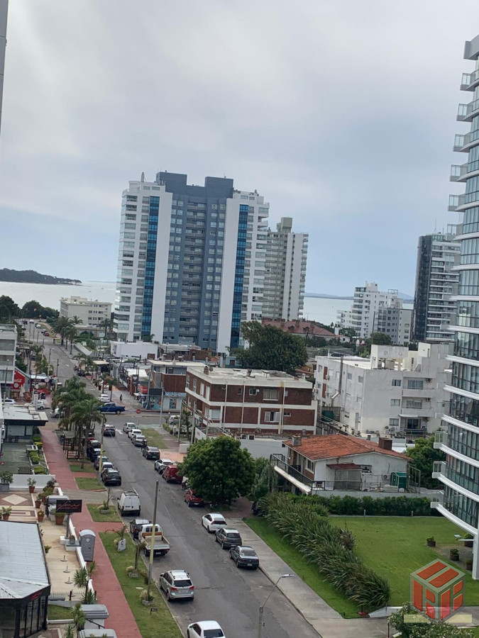 Apartamento ID.8907 - torre de categoria , apto a reciclar
