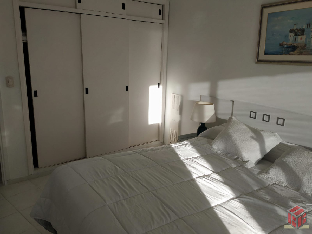 Apartamento ID.8323 - APTO  PUNTA, VISTA AL OESTE MARAVILLOSA 