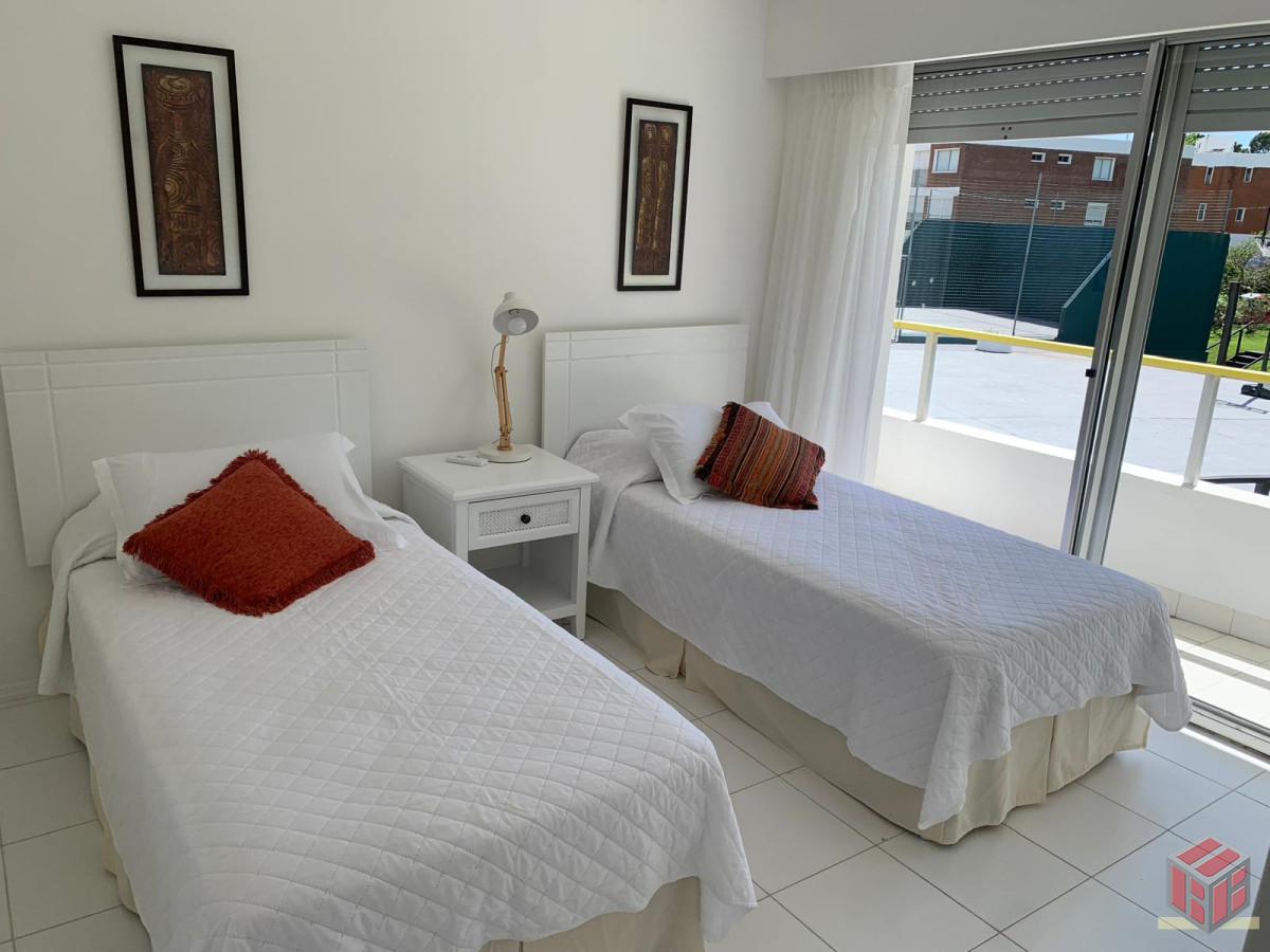 Apartamento ID.8956 - Sobre playa mansa , primeras paradas 
