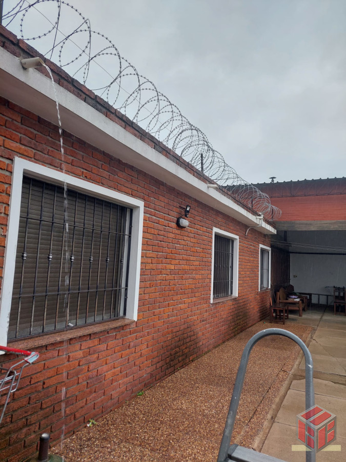 Casa ID.8808 - se alquila anual para familia o comercial