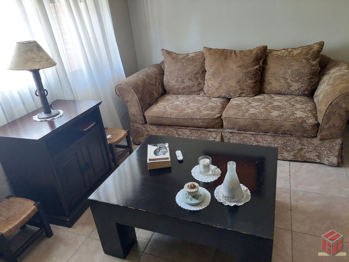 Casa ID.8808 - se alquila anual para familia o comercial