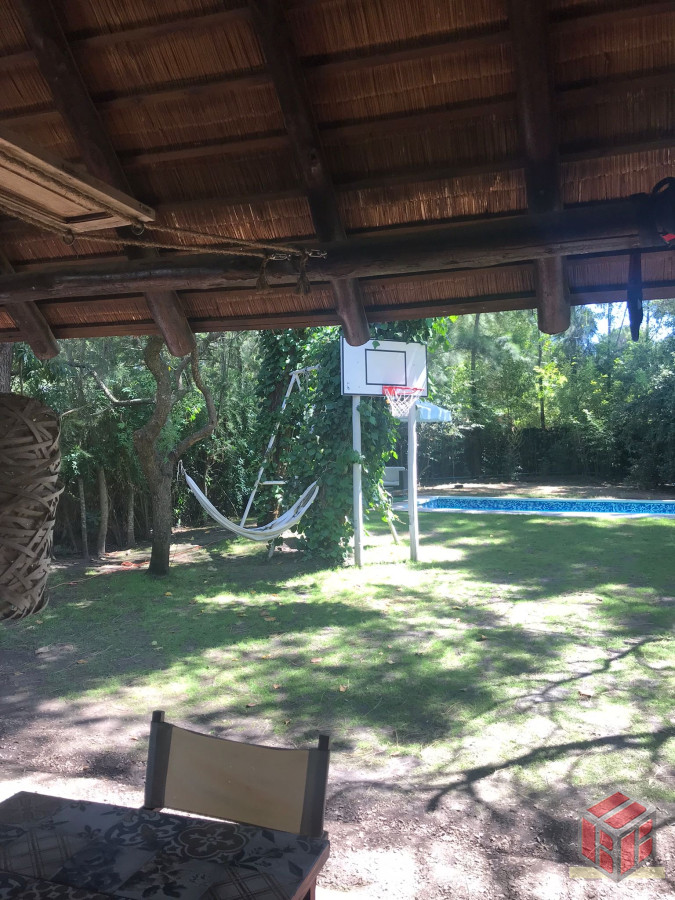 Casa ID.8979 - casa en Pinares  4 dormitorios y piscina