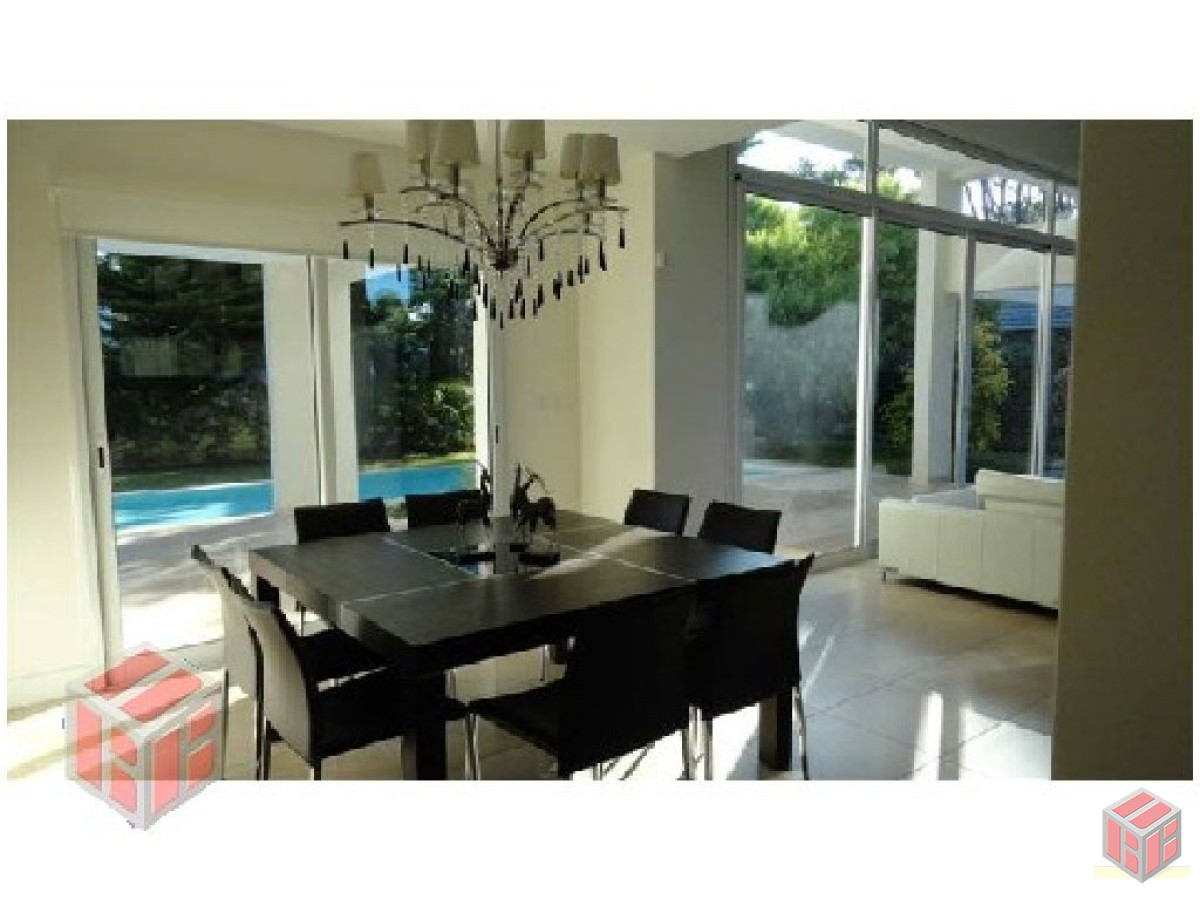 Casa ID.7441 - .SE VENDE  ,  SE ALQUILA ANUAL 