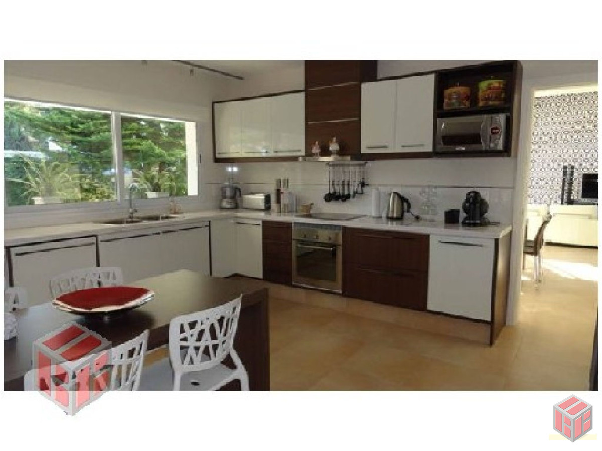 Casa ID.7441 - .SE VENDE  ,  SE ALQUILA ANUAL 