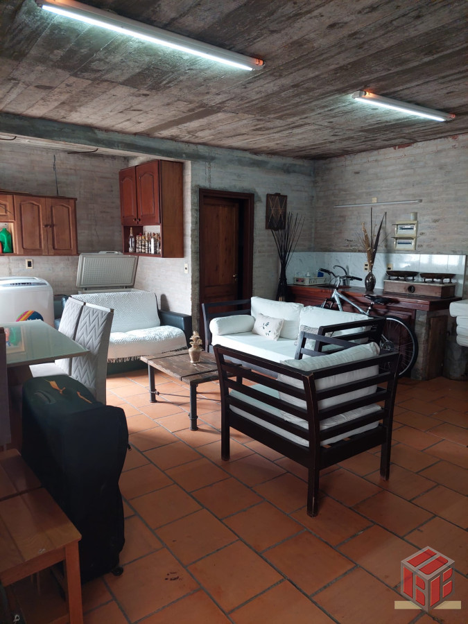 Casa ID.8808 - se alquila anual para familia o comercial