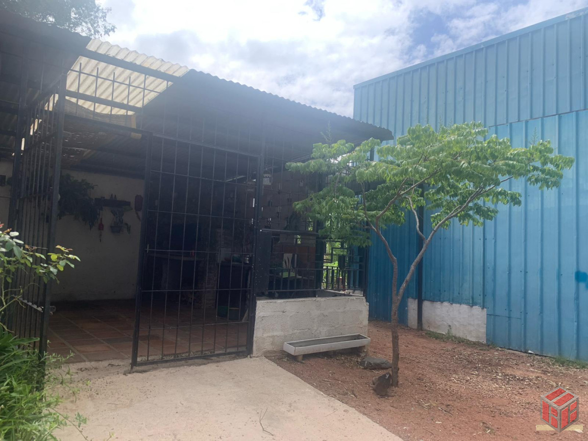 Casa ID.8202 - hermosa casa con un galpon para taller etc