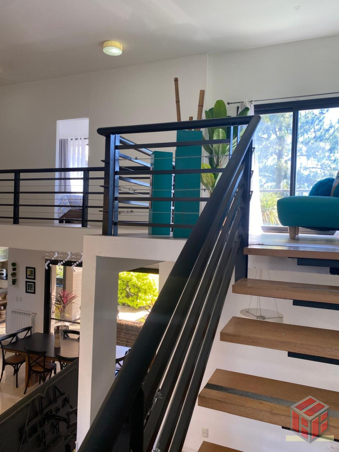 Casa ID.9024 - Comoda, linda , moderna , piscina.....