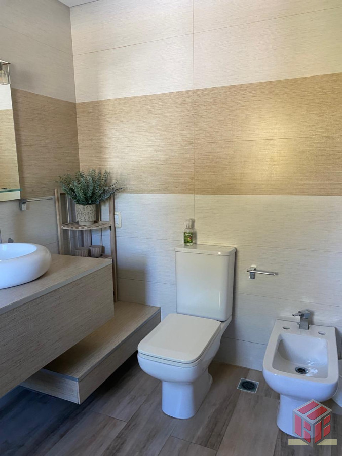 Casa ID.9024 - Comoda, linda , moderna , piscina.....