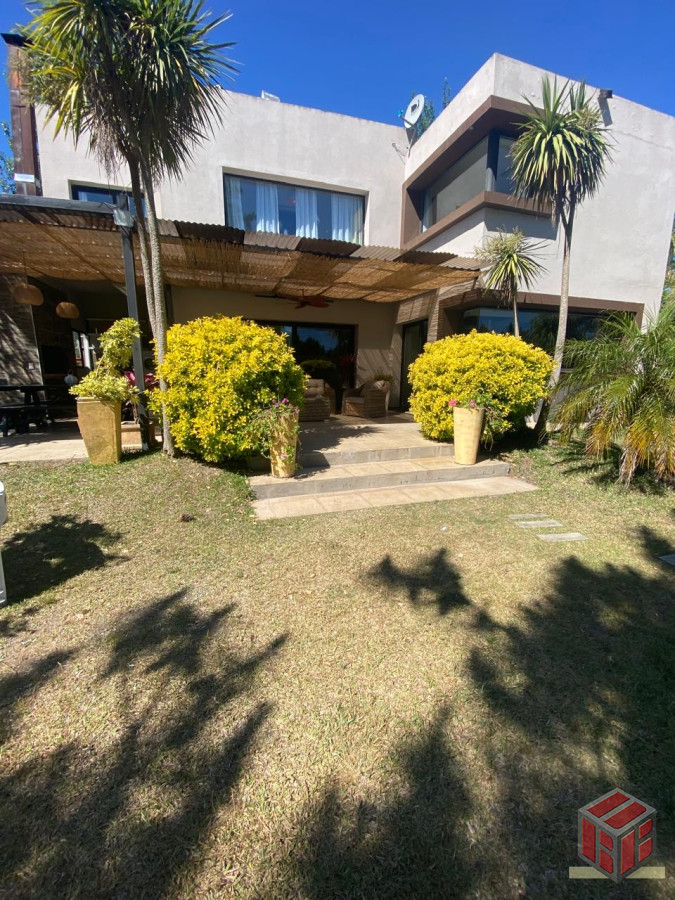 Casa ID.9024 - Comoda, linda , moderna , piscina.....