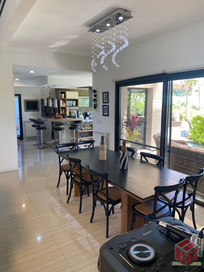 Casa ID.9024 - Comoda, linda , moderna , piscina.....