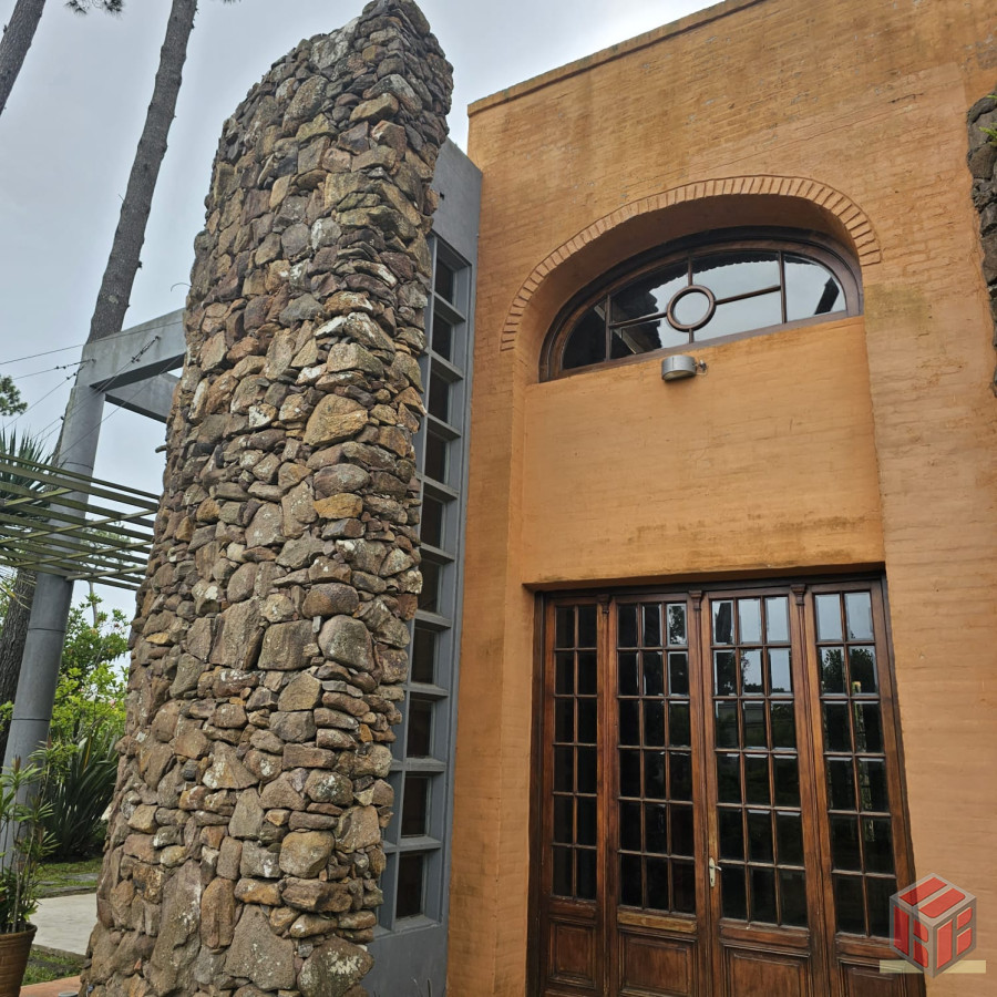 Casa ID.8747 - Casa grande y con doble altura