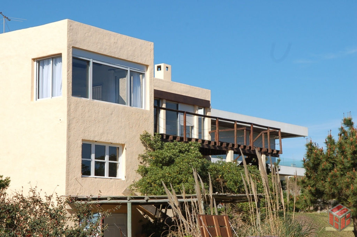 Casa ID.7266 - .Casa  con excelentes vistas , decks y mirador 