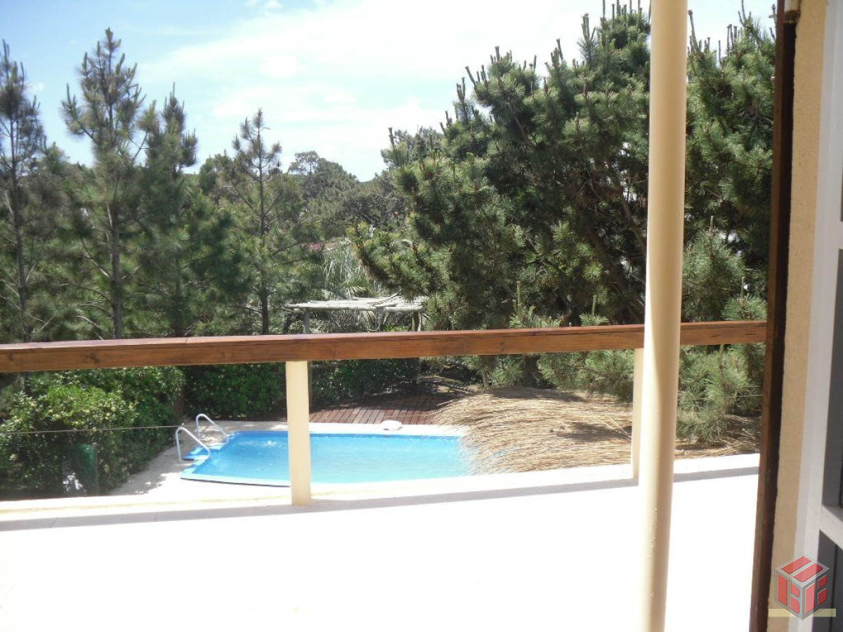 Casa ID.7266 - .Casa  con excelentes vistas , decks y mirador 