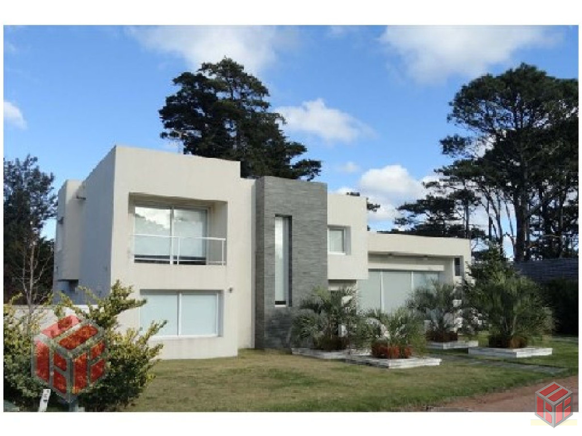 Casa ID.7441 - .SE VENDE  ,  SE ALQUILA ANUAL 