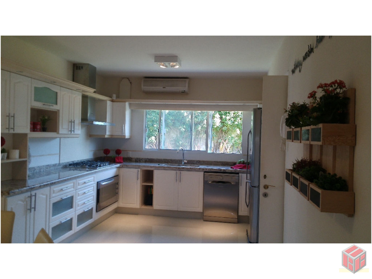 Casa ID.7459 - .CASA PARADAS MANSA