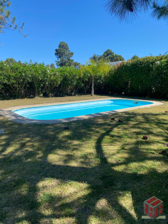 Casa ID.9024 - Comoda, linda , moderna , piscina.....