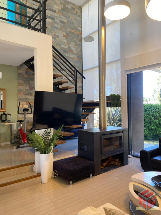 Casa ID.9024 - Comoda, linda , moderna , piscina.....