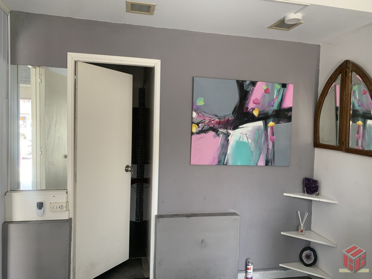 Local Comercial ID.8299 - Local a la calle a media c playas 