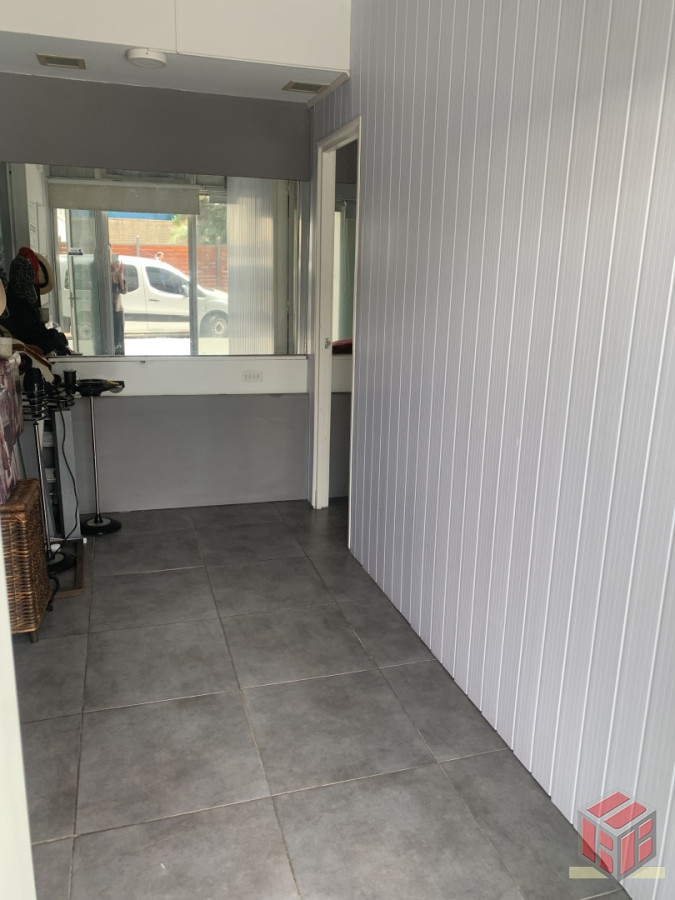 Local Comercial ID.8299 - Local a la calle a media c playas 