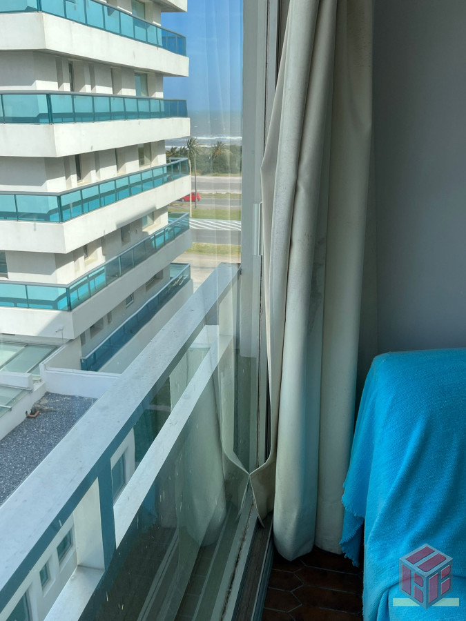 Apartamento ID.8728 - playa brava con estufa a leña