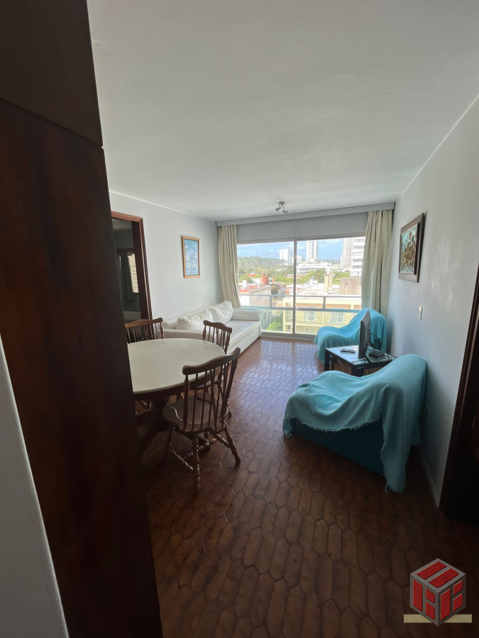 Apartamento ID.8728 - playa brava con estufa a leña