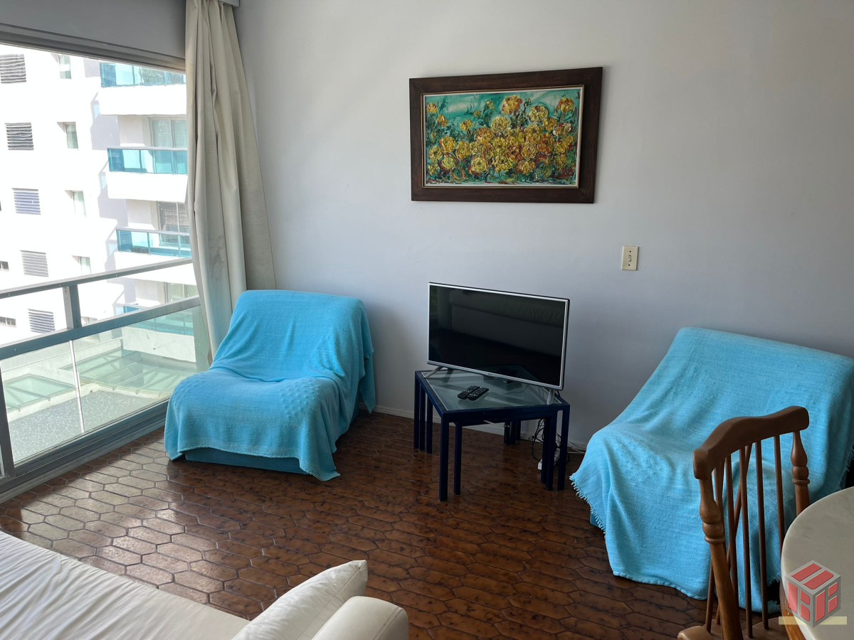 Apartamento ID.8728 - playa brava con estufa a leña