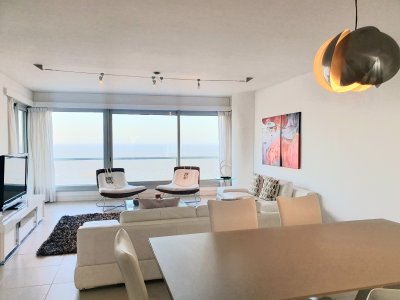 Piso alto en Le Parc, 2 dormitorios en suite más dependencia