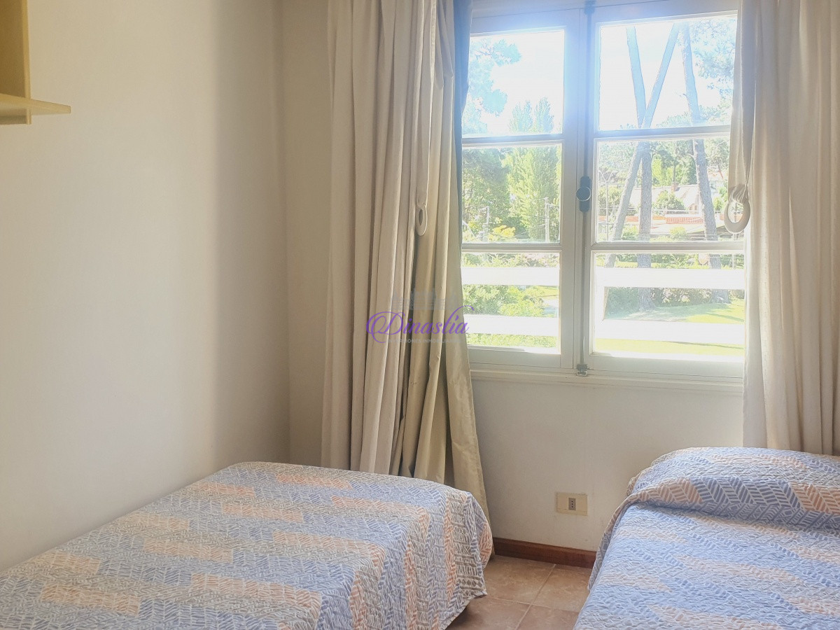 Apartamento ID.97 - Venta Apartamento Penthouse 2 dormitorios en Playa Mansa, Punta del Este.