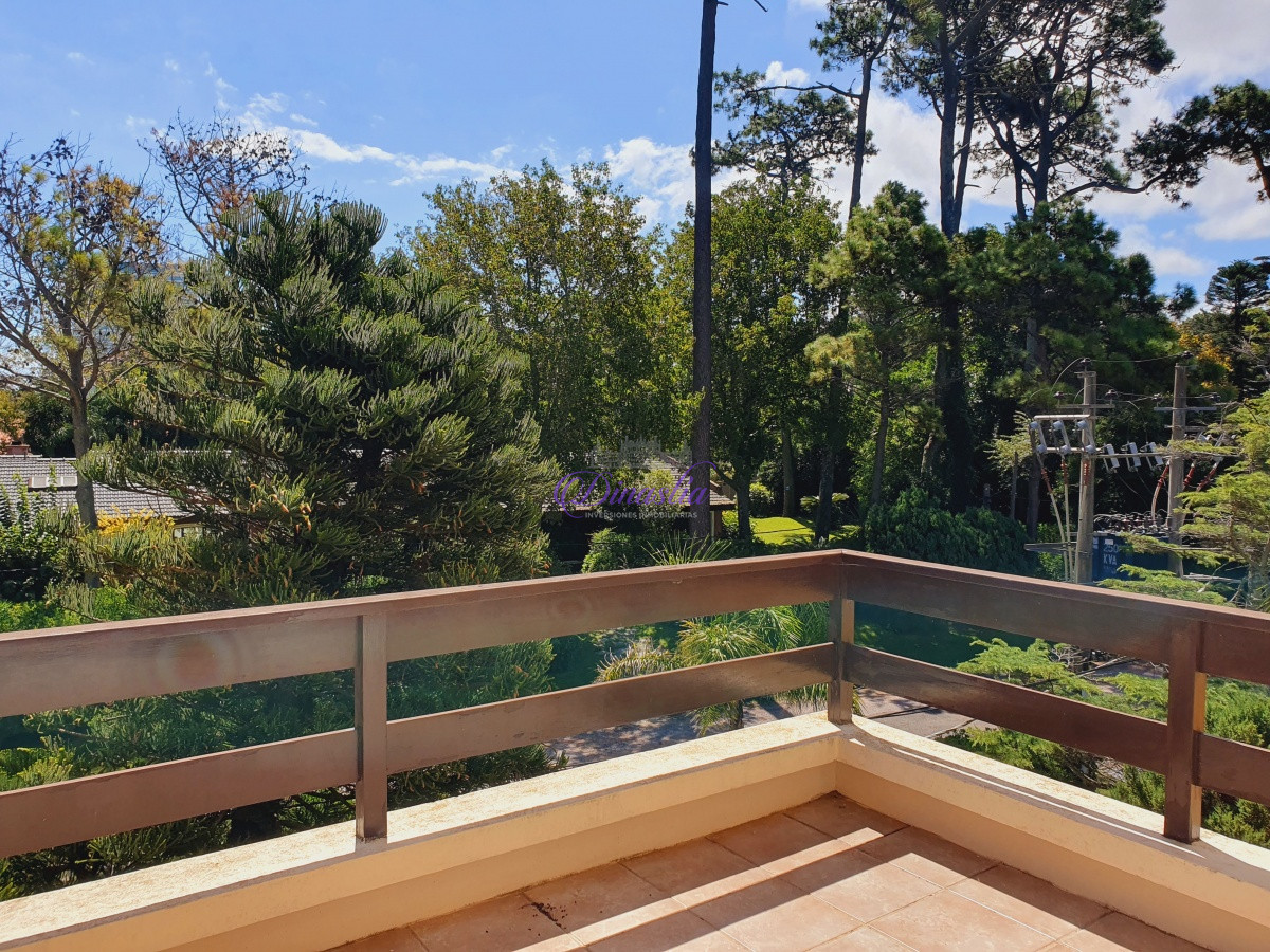 Apartamento ID.97 - Venta Apartamento Penthouse 2 dormitorios en Playa Mansa, Punta del Este.