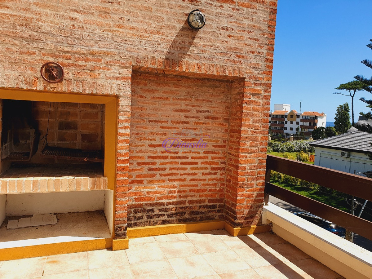 Apartamento ID.97 - Venta Apartamento Penthouse 2 dormitorios en Playa Mansa, Punta del Este.