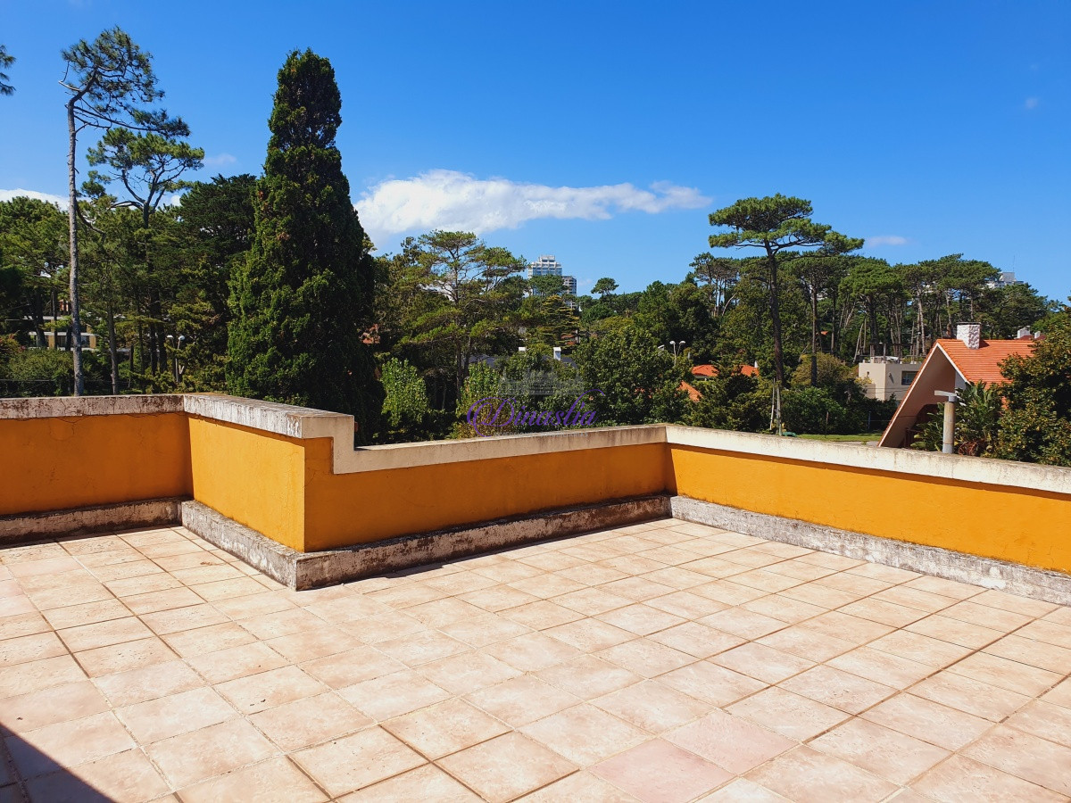 Apartamento ID.97 - Venta Apartamento Penthouse 2 dormitorios en Playa Mansa, Punta del Este.
