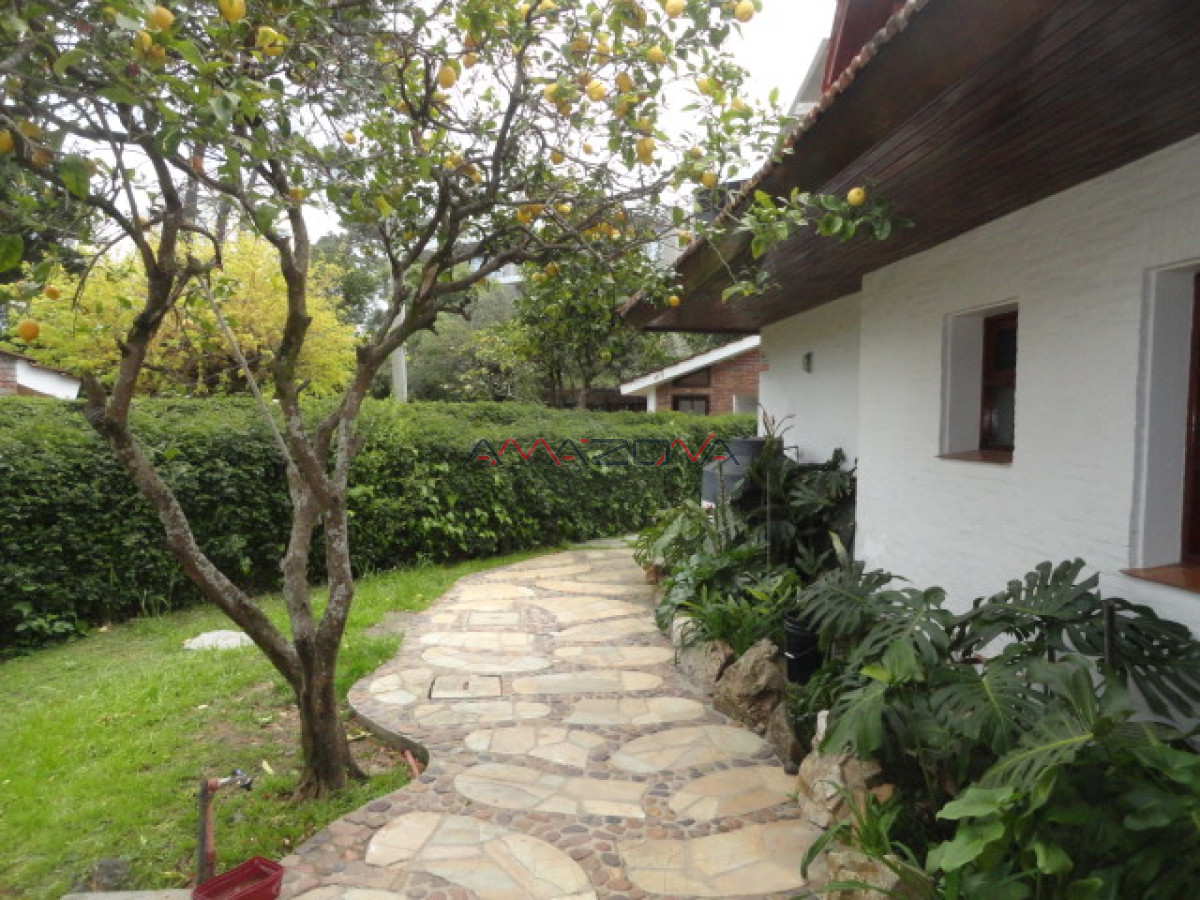 Casa ID.5000 - EXCELENTE MANSIÓN CERCA DEL SHOPINNG EN VENTA Y ALQUILER