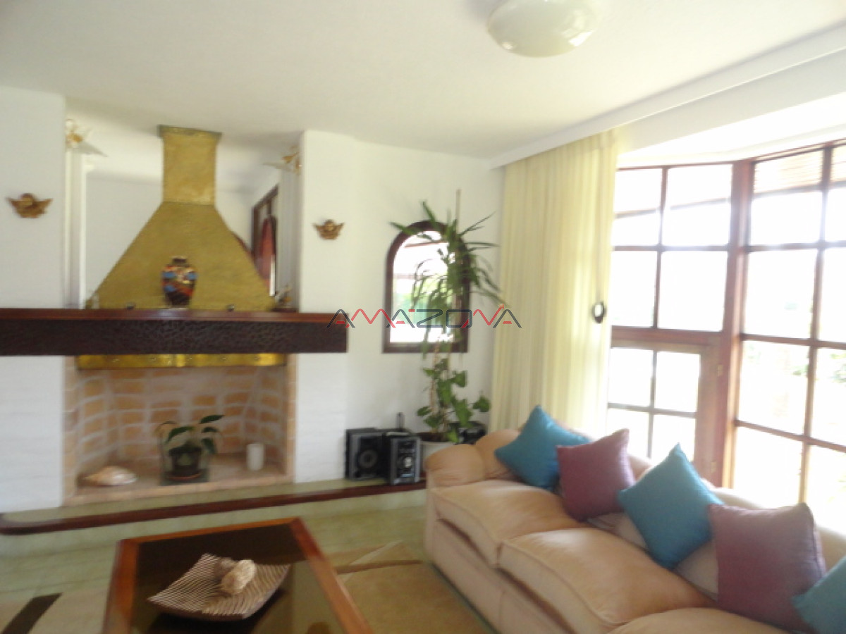 Casa ID.5000 - EXCELENTE MANSIÓN CERCA DEL SHOPINNG EN VENTA Y ALQUILER