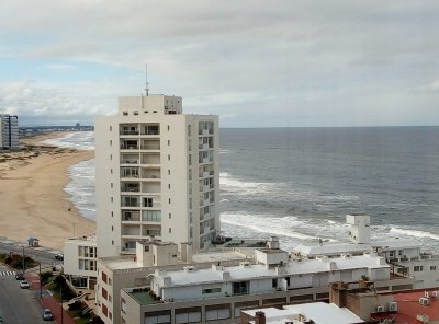 EN PENINSULA CON TODA LA VISTA AL OCEANO DE LA BRAVA Y PARTE DE LA MANSA