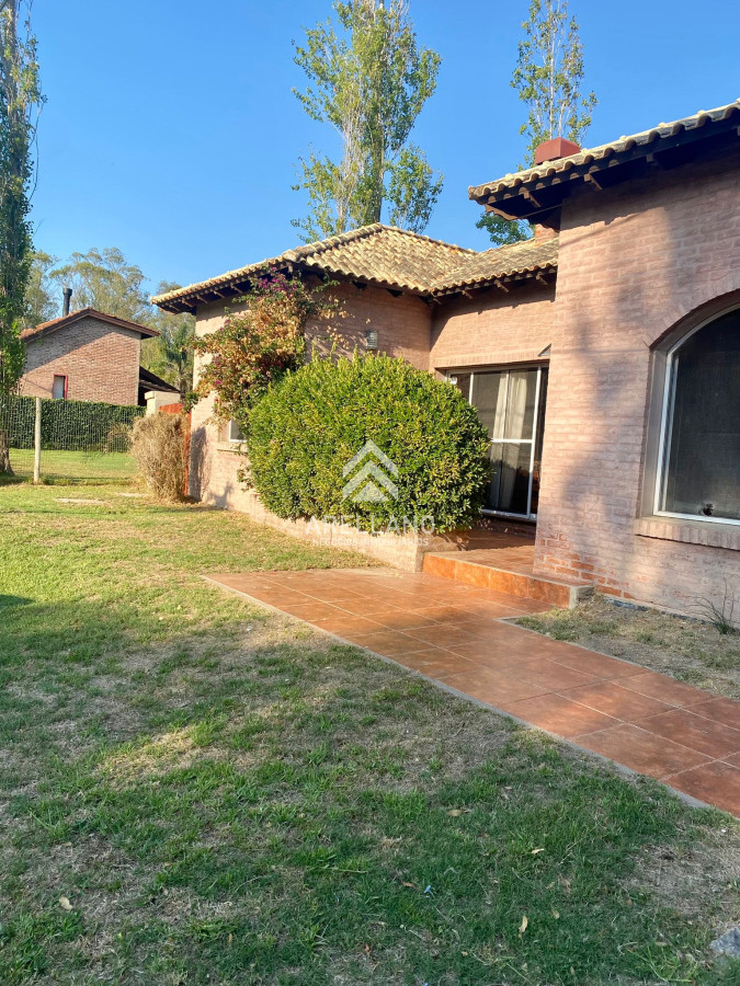 Casa ID.4668 - CASA EL TESORO EXCELENTE CONSTRUCCIÓN Y ESTILO TRADICIONAL 