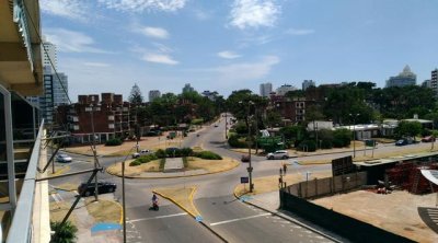 VENTA Y ALQUILER TEMPORADA TOTALMENTE RECICLADO Y A SOLO 2-3 CUADRAS DE PLAYAS MANSA Y BRAVA PUNTA DEL ESTE