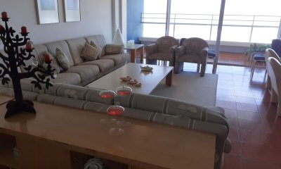 Apartamento con vista insuperable a la Brava y La Barra solo venta