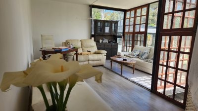 Casa en  El Tesoro 115 m2 + 44 m2 = 159 m2 sup.terreno 1000 m 2