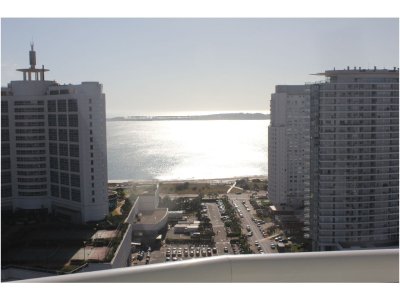 apartamento con vista a playa mansa 