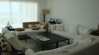 Apartamento en venta de 3 dormitorios en playa Brava, Punta del Este.