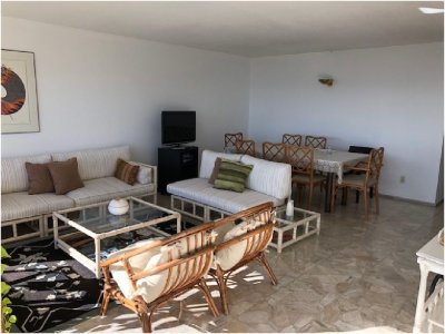 Apartamento en venta en primera linea de playa Mansa, Punta del Este.