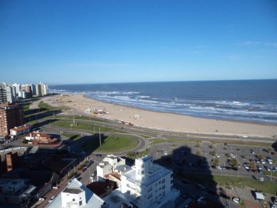 Apartamento en venta de 3 dormitorios en torre Gattas, Punta del Este.