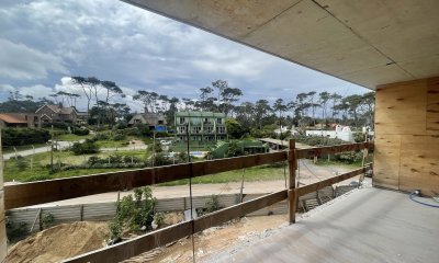 Apartamento den venta a estrenar en primera línea en edificio Mansa Bay, Punta del Este.