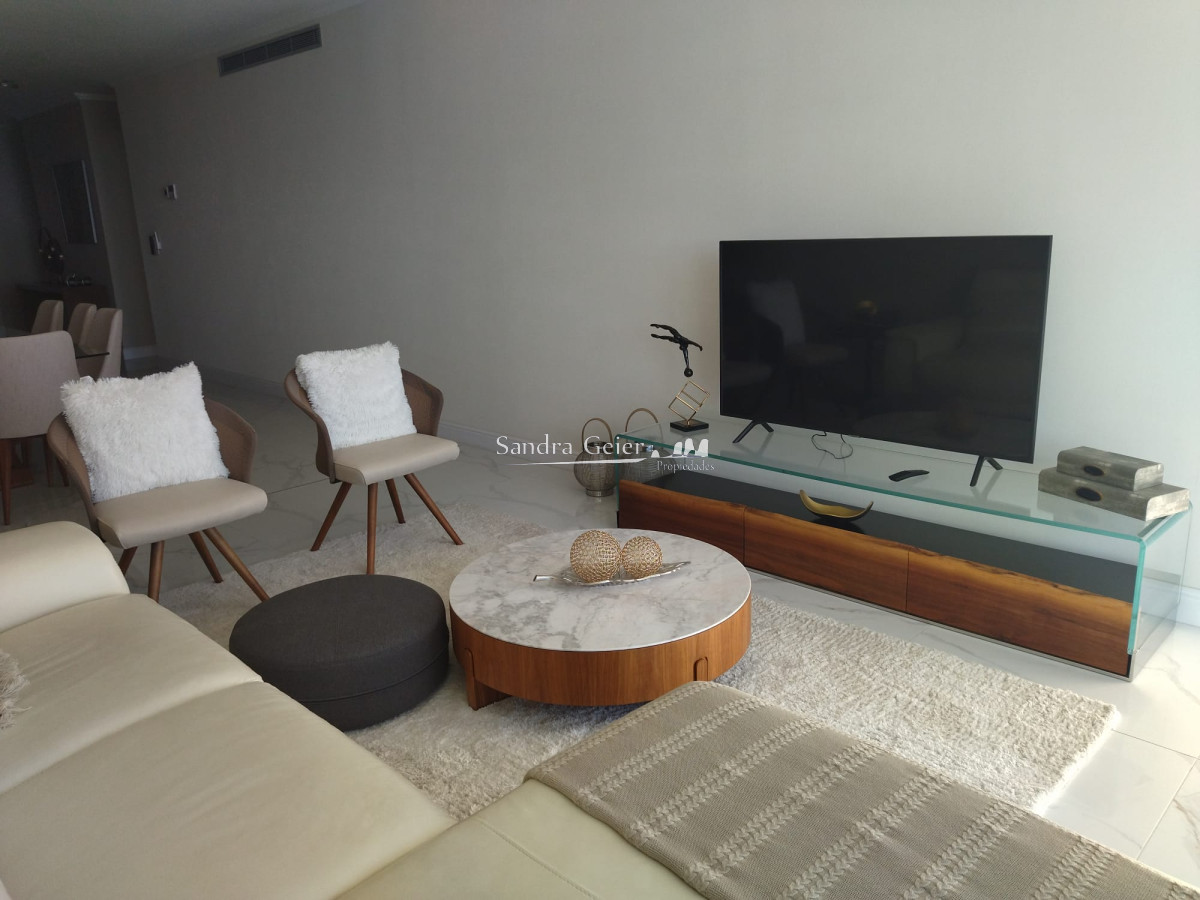 Apartamento ID.1751 - VENTA DE HERMOSO APARTAMENTO, 3 DORMITORIOS EN SUITE,  FRENTE A PLAYA MANSA.