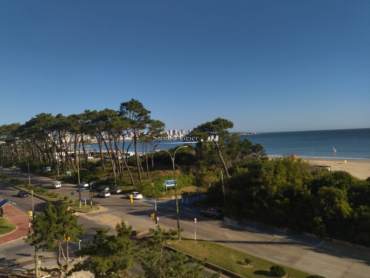 Apartamento ID.1751 - VENTA DE HERMOSO APARTAMENTO, 3 DORMITORIOS EN SUITE,  FRENTE A PLAYA MANSA.
