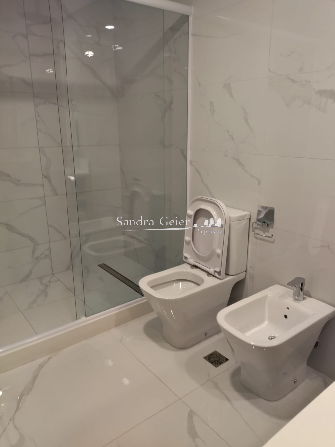 Apartamento ID.1751 - VENTA DE HERMOSO APARTAMENTO, 3 DORMITORIOS EN SUITE,  FRENTE A PLAYA MANSA.